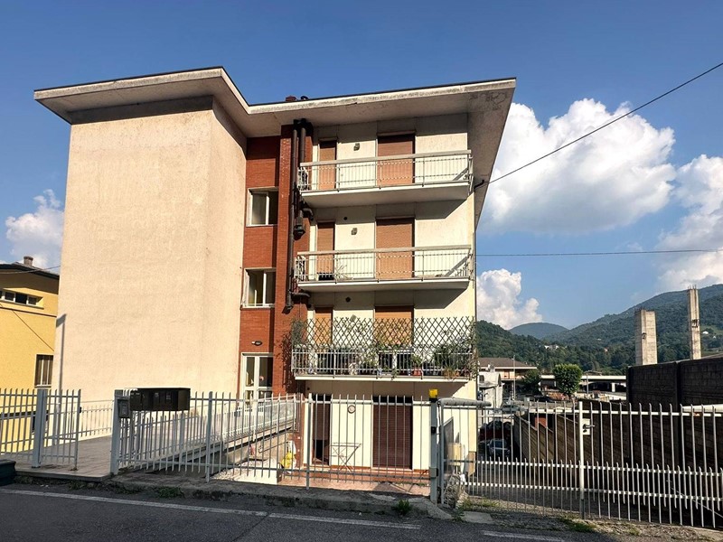 Trilocale in Vendita a Gazzaniga, 65'000€, 112 m²
