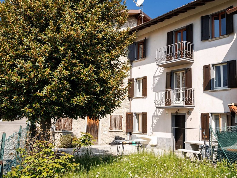 Casa Semi Indipendente in Vendita a Alzano Lombardo, 89'000€, 185 m²