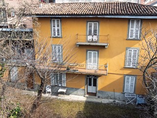 Casa Indipendente in Vendita a Alzano Lombardo, 249'000€, 330 m²