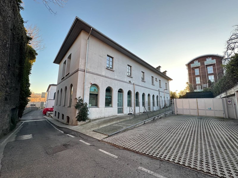 Immobile commerciale in Vendita a Alzano Lombardo, 119'000€, 280 m²