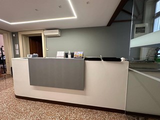 Ufficio in Affitto a Genova, 5'800€, 500 m²