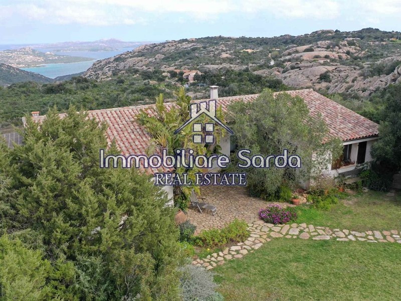 Villa in Vendita a Arzachena, 1'350'000€, 620 m²