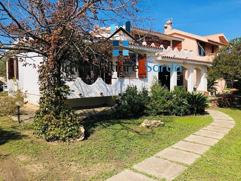 Villa in Vendita a Budoni, 675'000€, 240 m²