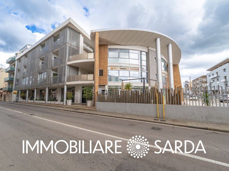 Immobile commerciale in Vendita a Olbia, 750'000€, 300 m²