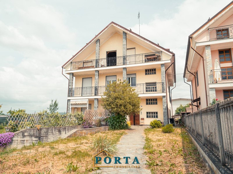 Quadrilocale in Vendita a Carrù, 129'000&euro;, 129 m², con Box