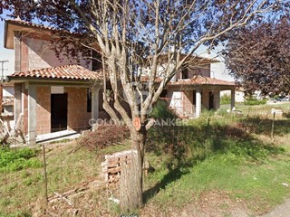 Casa Semi Indipendente in Vendita a Sutri, 130'000€, 200 m²