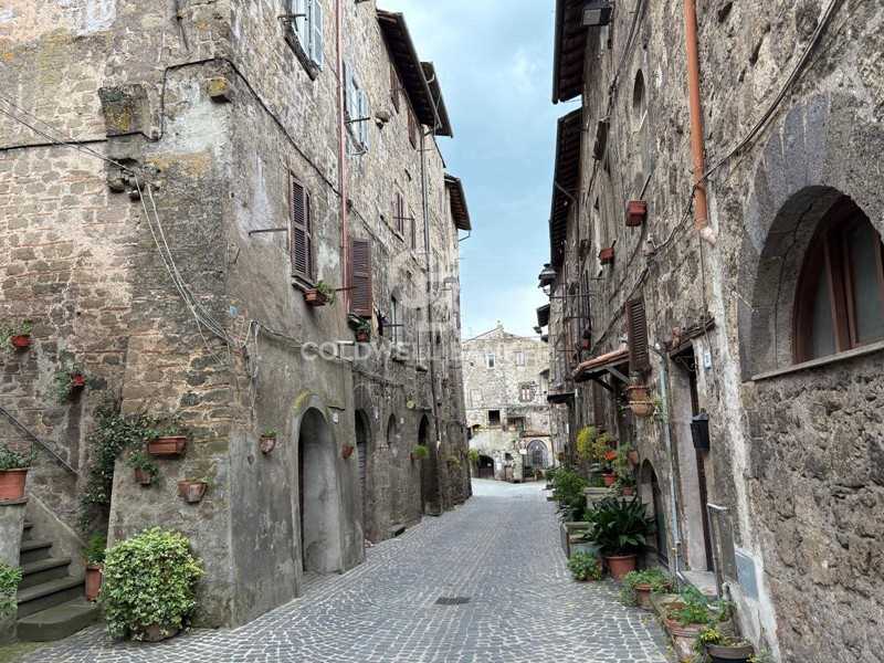 Quadrilocale in Vendita a Ronciglione, 45'000€, 71 m²