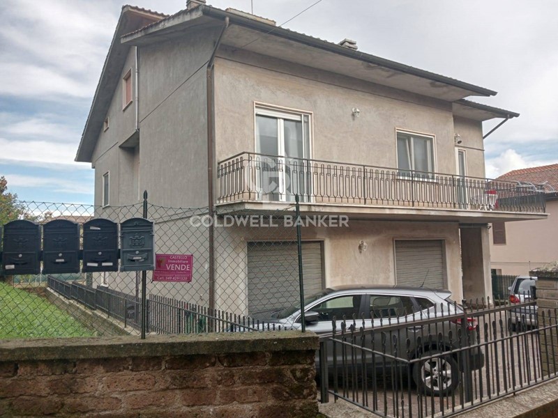 Villa in Vendita a Bassano Romano, 240'000€, 250 m²