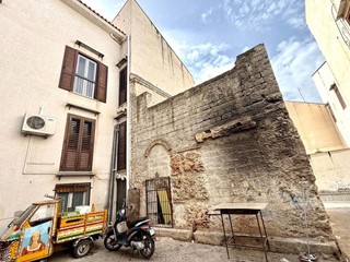 Bilocale in Vendita a Palermo, 230'000€, 135 m²