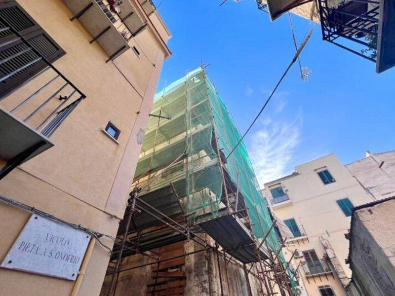 Appartamento in Vendita a Palermo, 100'000€, 151 m²