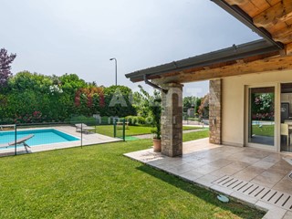 Villa in Vendita a Nuvolera, 1'190'000€, 385 m²