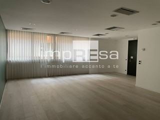 Ufficio in Affitto a Villorba, 1'750€, 275 m²