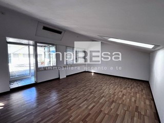 Ufficio in Affitto a Villorba, 750€, 120 m²