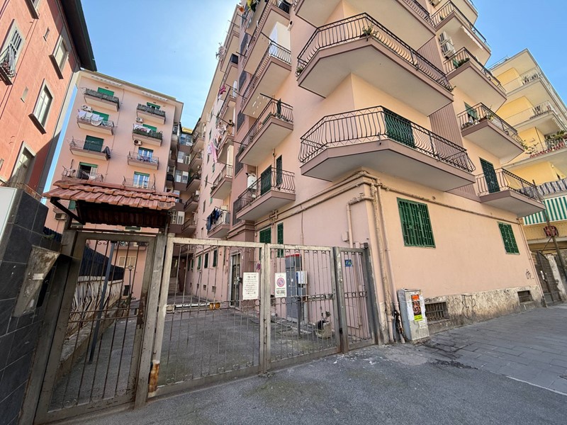 Trilocale in Vendita a Napoli, 219'000€, 85 m²