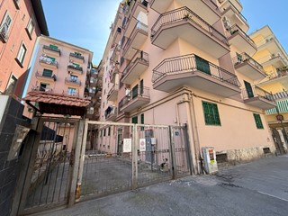 Trilocale in Vendita a Napoli, 219'000€, 85 m²