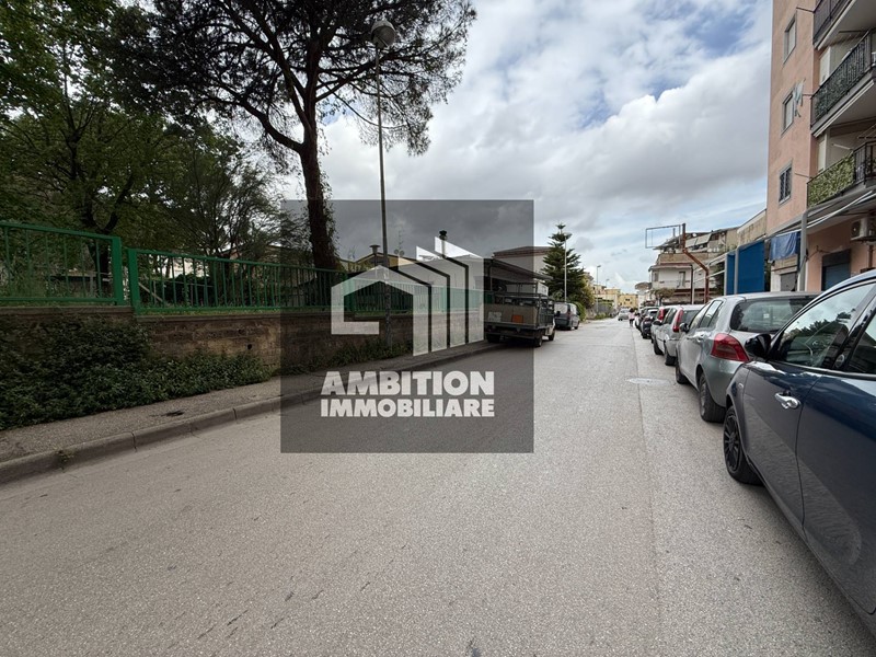 Immobile commerciale in Affitto a Melito di Napoli, 800€, 80 m²