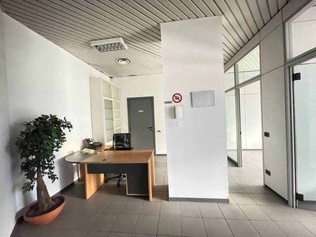 Immobile commerciale in Vendita a Mantova, 150'000&euro;, 130 m²