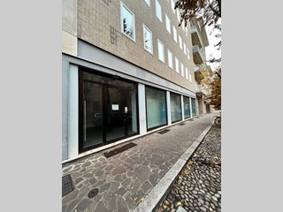 Immobile commerciale in Affitto a Mantova, 530 m²