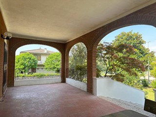 Villa in Vendita a Curtatone, 535'000&euro;, 380 m²