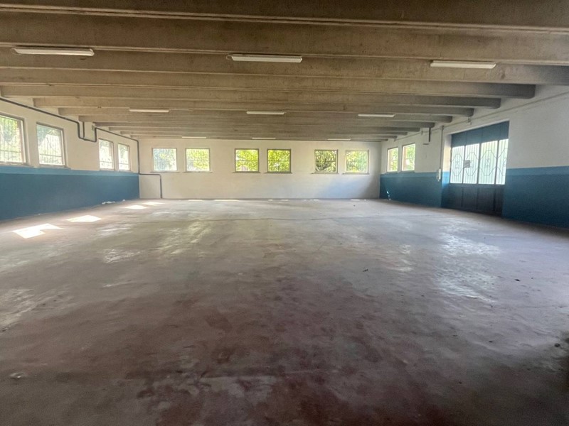 Immobile commerciale in Affitto a Mantova, 2'000€, 430 m²
