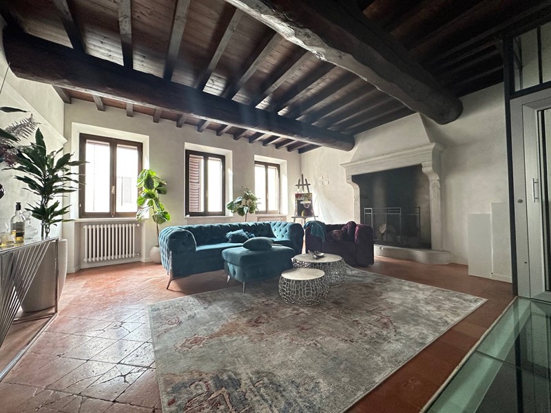 Casa Indipendente in Vendita a Mantova, 300 m²