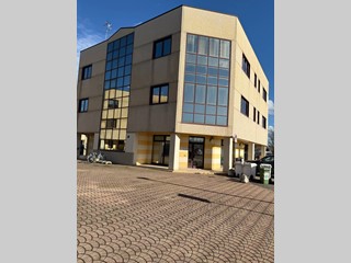 Ufficio in Affitto a Porto Mantovano, 500€, 70 m²
