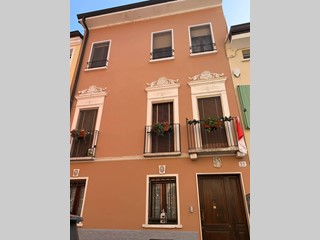 Casa Indipendente in Vendita a Mantova, 420'000&euro;, 359 m²