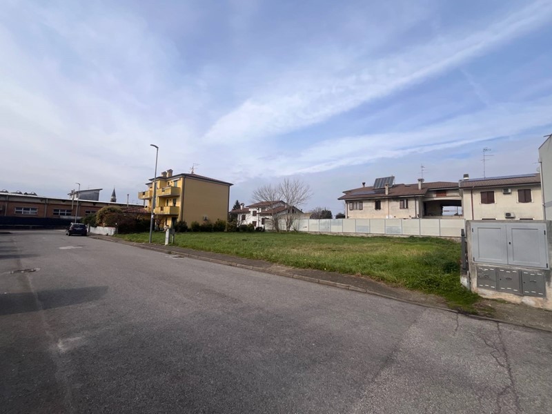 Terreno edificabile in Vendita a San Giorgio Bigarello, 75'000&euro;, 750 m²