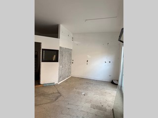 Immobile commerciale in Affitto a Mantova, 790€, 79 m²