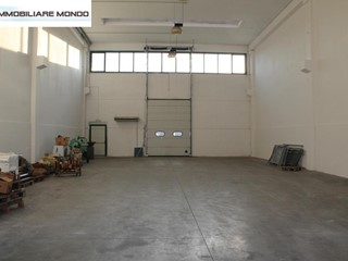 Capannone in Vendita a Termoli, 240'000€, 400 m²