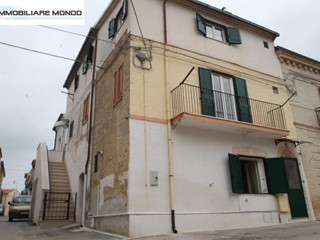 Casa Indipendente in Vendita a Portocannone, 80'000€, 240 m²