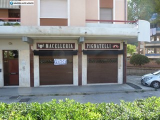 Immobile commerciale in Vendita a Termoli, 155'000€, 103 m²