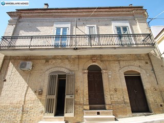 Casa Indipendente in Vendita a Ururi, 50'000€, 188 m²