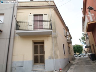 Casa Indipendente in Vendita a Ururi, 18'000€, 83 m²
