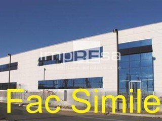 Magazzino in Vendita a Quarto d'Altino, 800'000€, 2700 m²