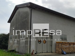 Magazzino in Vendita a Roncade, 210'000€, 300 m²