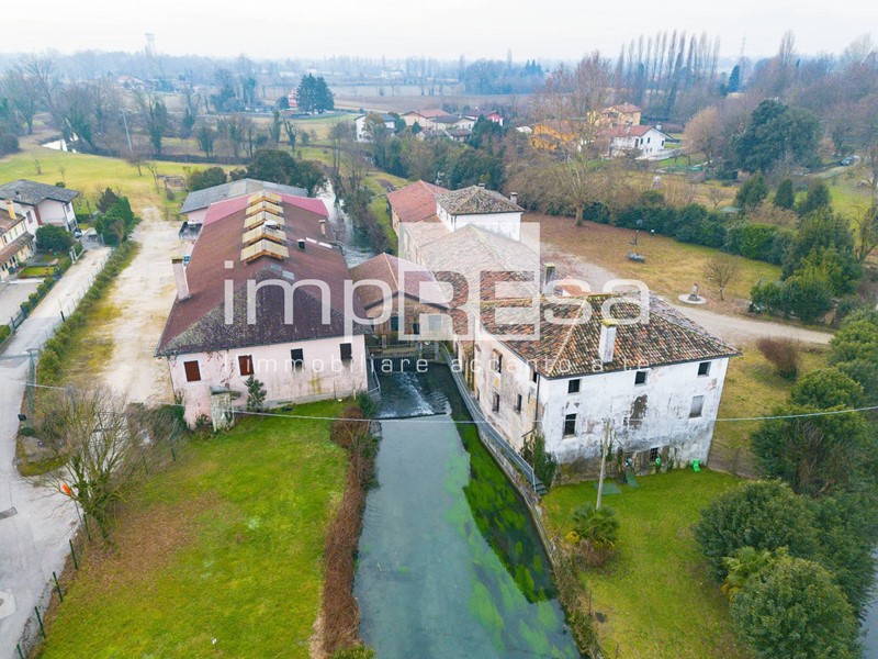 Rustico in Vendita a Carbonera, 1'000'000€, 1700 m²