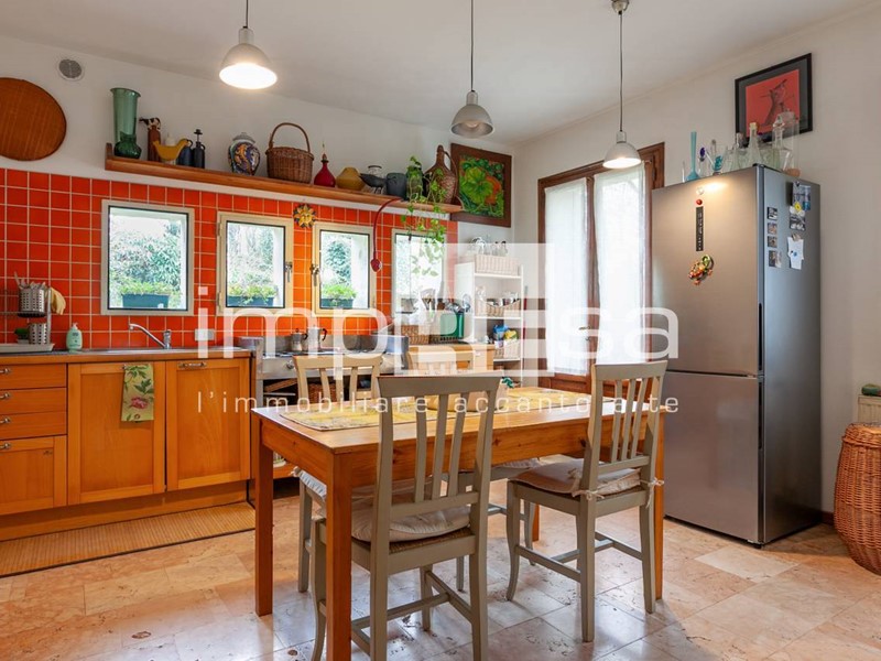 Villa in Vendita a Treviso, 590'000€, 232 m²