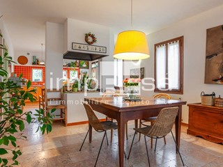 Villa in Vendita a Treviso, 590'000€, 232 m²