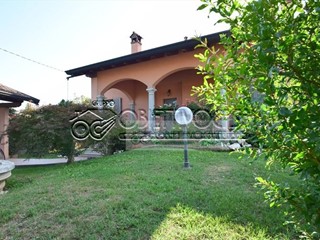 Villa in Vendita a Cuggiono, 550'000€, 480 m²