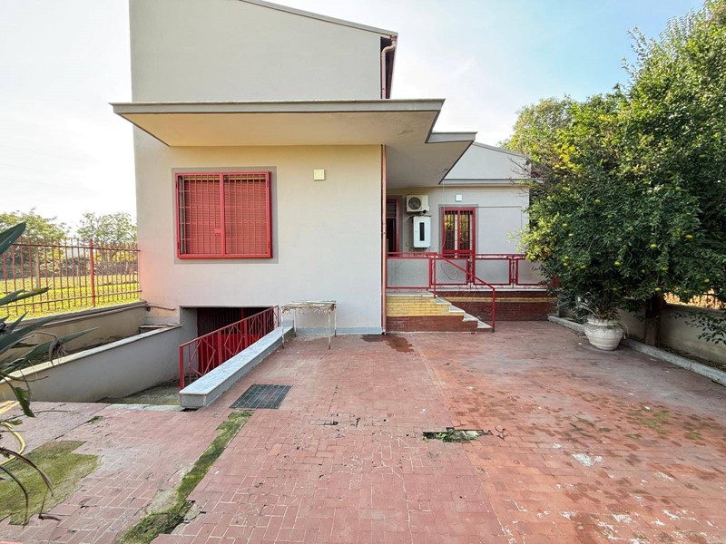Casa Indipendente in Vendita a Casagiove, 199'000&euro;, 230 m²