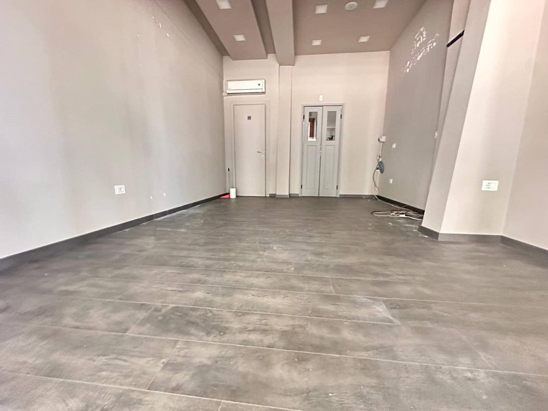 Negozio in Affitto a Caserta, 800€, 30 m²