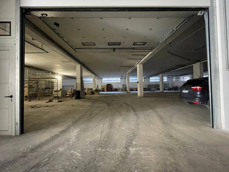 Magazzino in Affitto a Maddaloni, 950€, 190 m²