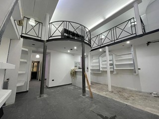 Negozio in Affitto a Caserta, 700€, 70 m²