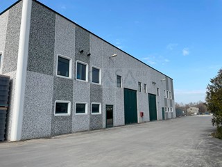 Capannone in Affitto a Controguerra, 1500 m²