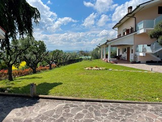 Villa in Vendita a Monteprandone, 330'000€, 390 m²