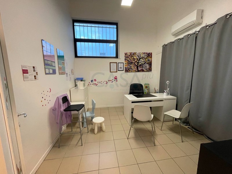 Ufficio in Affitto a San Benedetto del Tronto, 300€, 15 m²