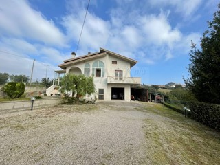 Casa Indipendente in Vendita a Colonnella, 250'000€, 494 m²