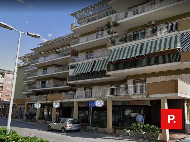 Immobile commerciale in Vendita a Santa Maria Capua Vetere, 650'000€, 400 m²