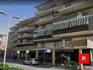 Immobile commerciale in Vendita a Santa Maria Capua Vetere, 650'000€, 400 m²